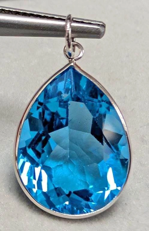 Blue Topaz Pendant (6.65ct) with 10k gold