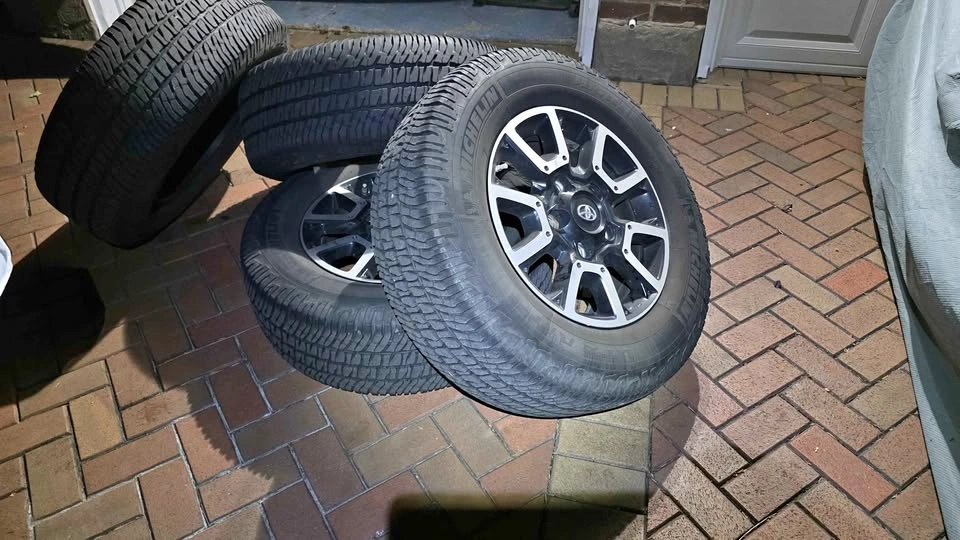 275 65 18 Toyota Tundra OEM rims