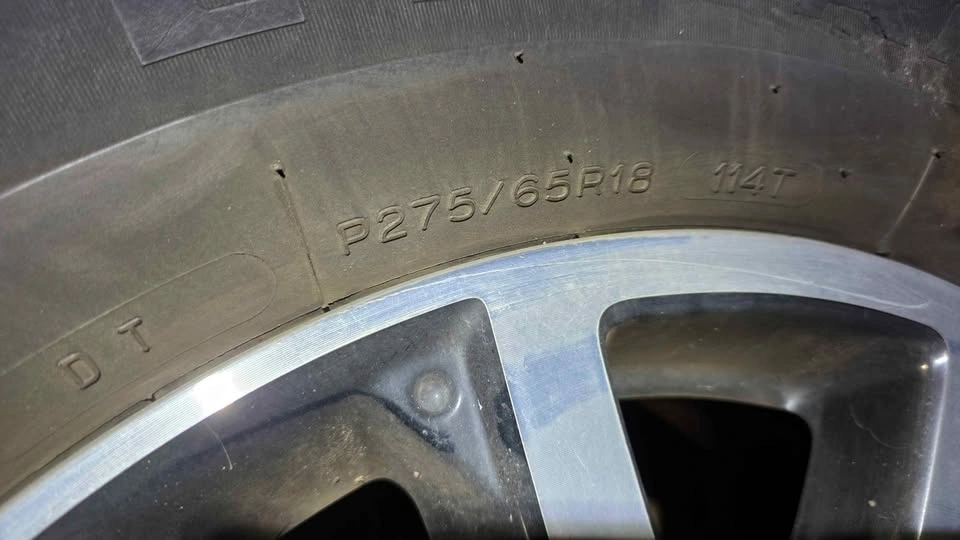 275 65 18 Toyota Tundra OEM rims - photo 5