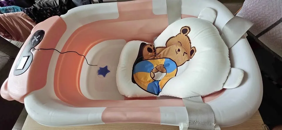 Foldable Baby Bathtub w/ Thermometer & Bear Cushion
