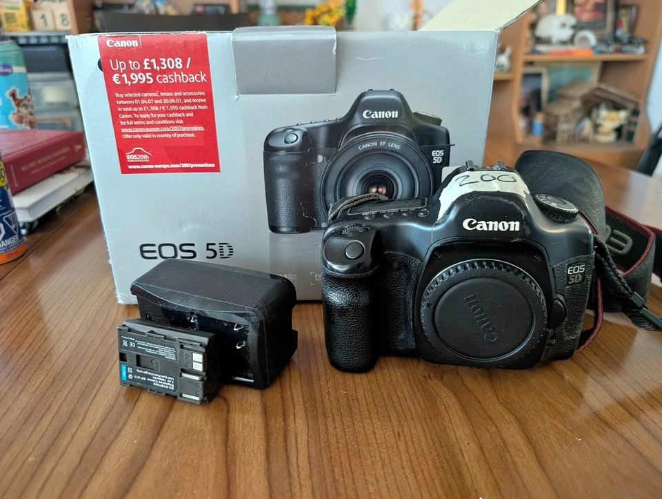 Canon EOS 5D Mark 1 DSLR Camera