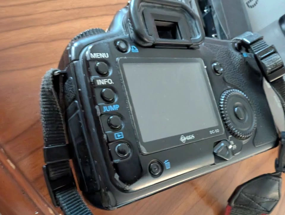 Canon EOS 5D Mark 1 DSLR Camera - photo 3