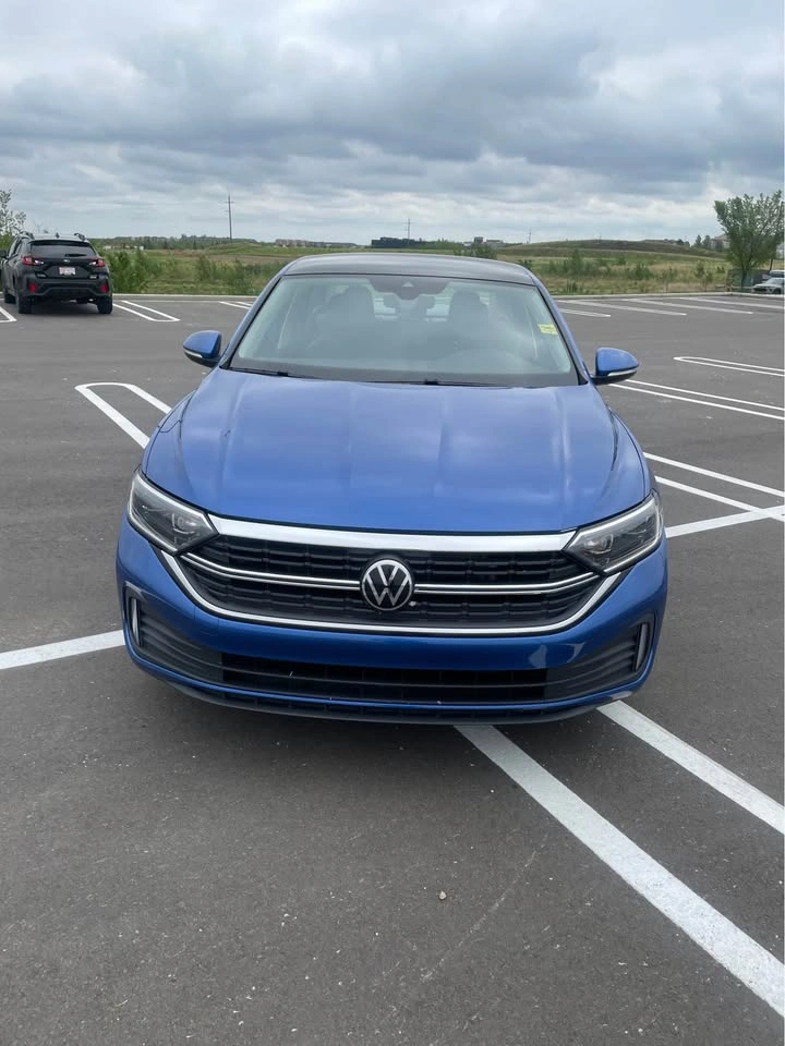 2023 Volkswagen Jetta - photo 2