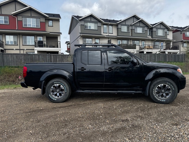 2015 Nissan Frontier Pro 4X V6 - photo 2