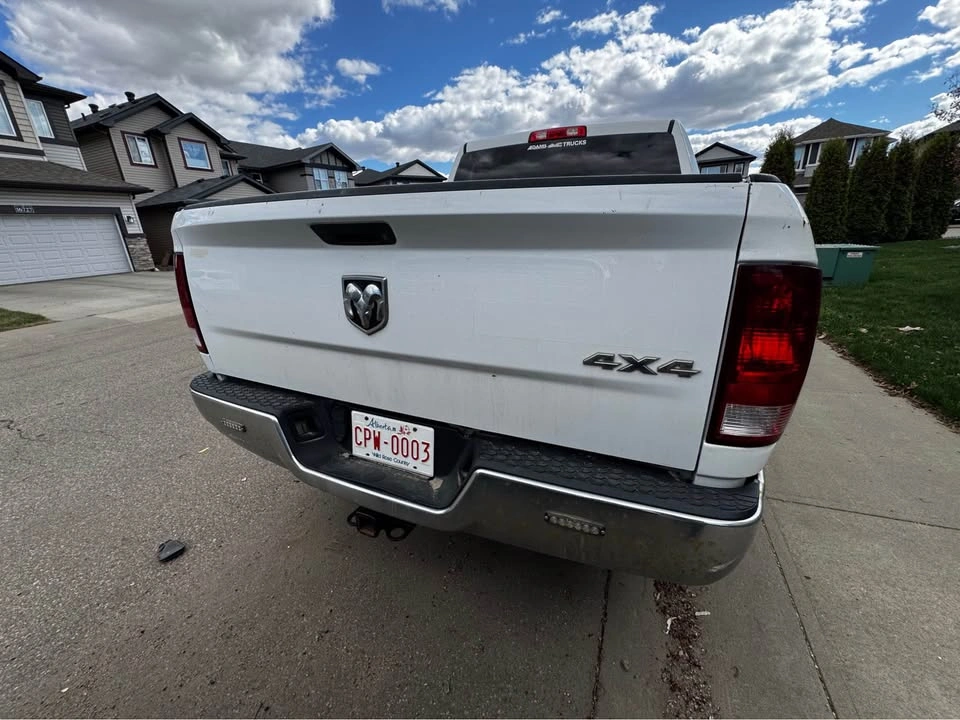 White Dodge Ram 1500 4x4 Crew Cab Truck - photo 3