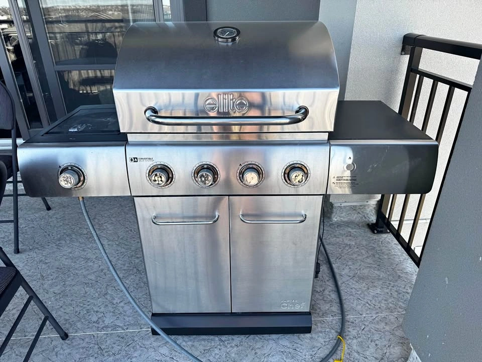 Master Chef Elite 4 Burner Gas Grill w Side Burner