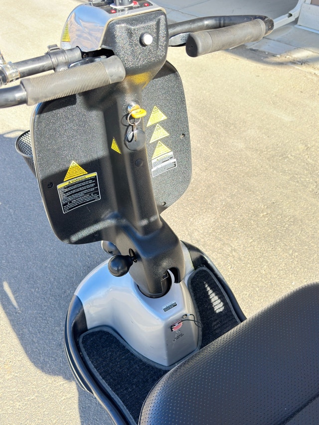 SHOPRIDER VOYAGER Mobility SCOOTER - ONLY $1,500 - photo 4