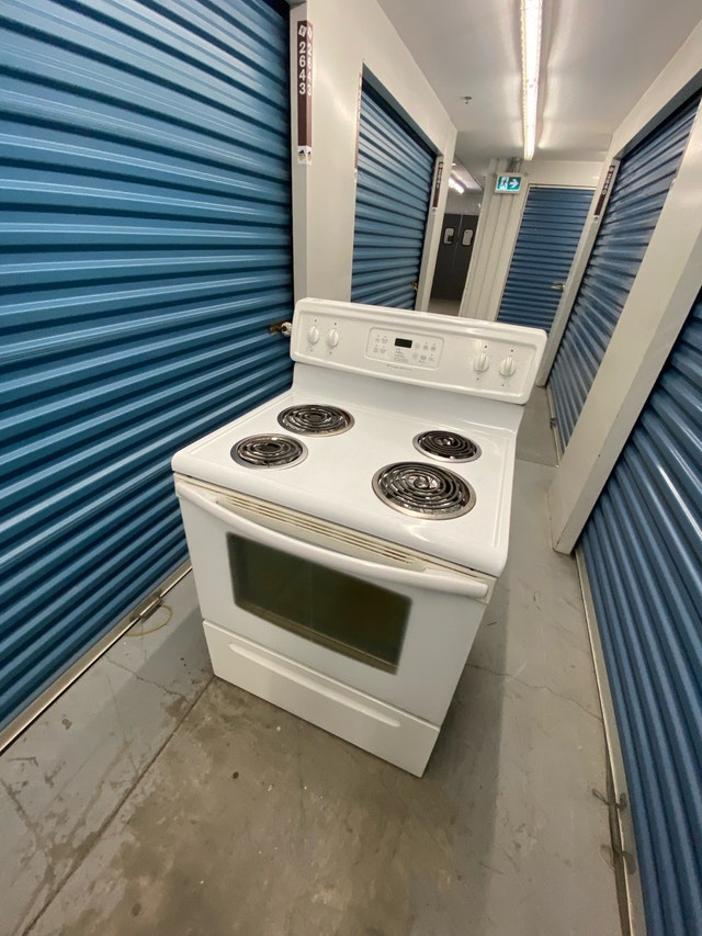 FRIDGDAIRE WHITE COIL ELECTRIC STOVE - photo 3