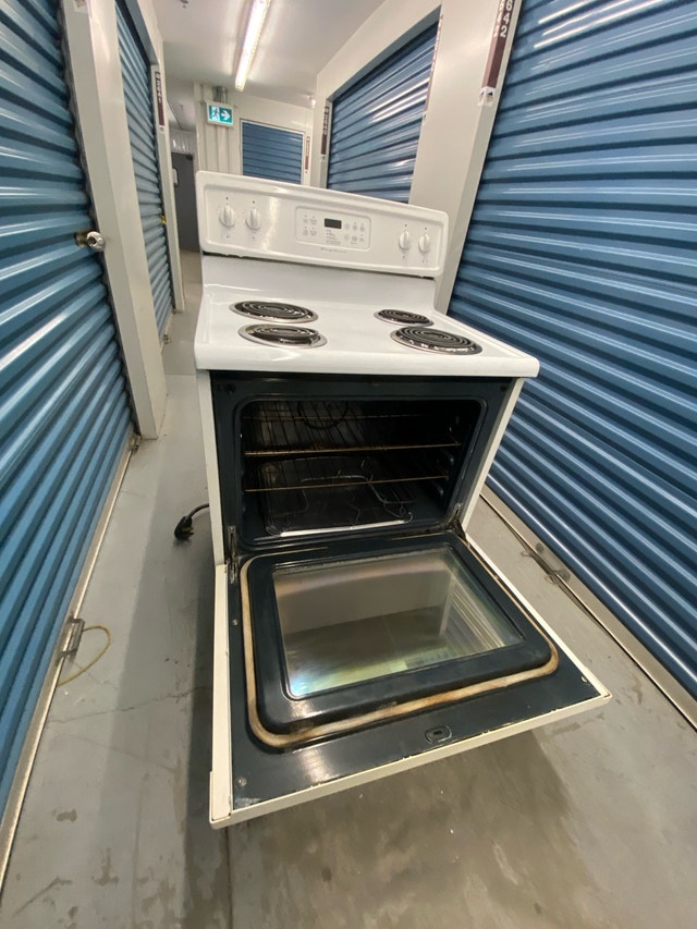 FRIDGDAIRE WHITE COIL ELECTRIC STOVE - photo 5
