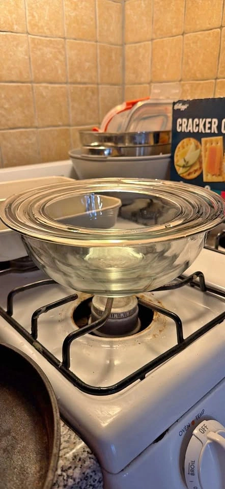 Three Pyrex mixing bowls - pickup in prospect park today!