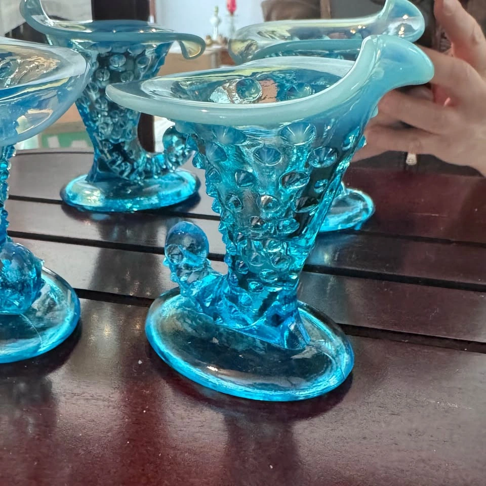 Vintage pair of turquoise hob nail bud vases - photo 3
