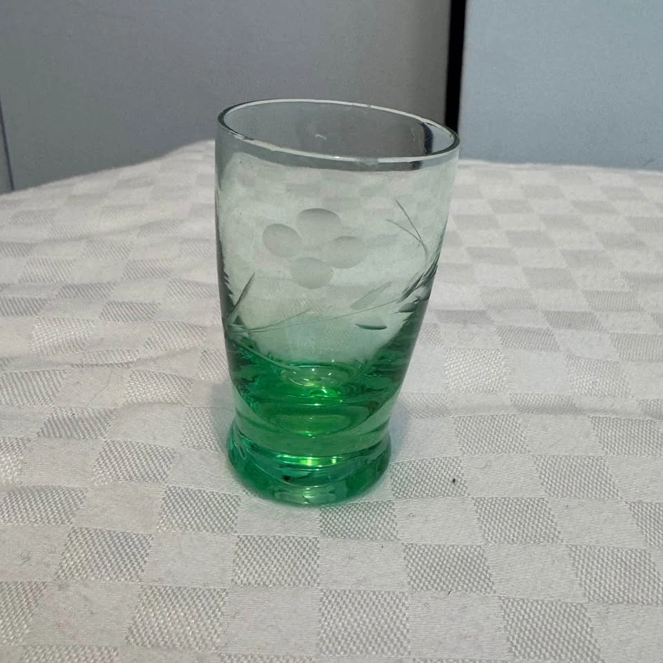 Vintage, tiny antique shot glass in green etched glass. - photo 2