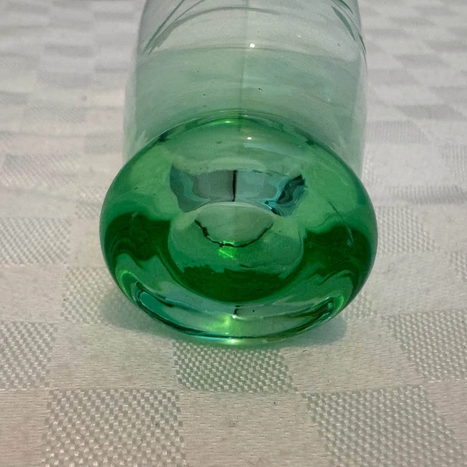 Vintage, tiny antique shot glass in green etched glass. - photo 3