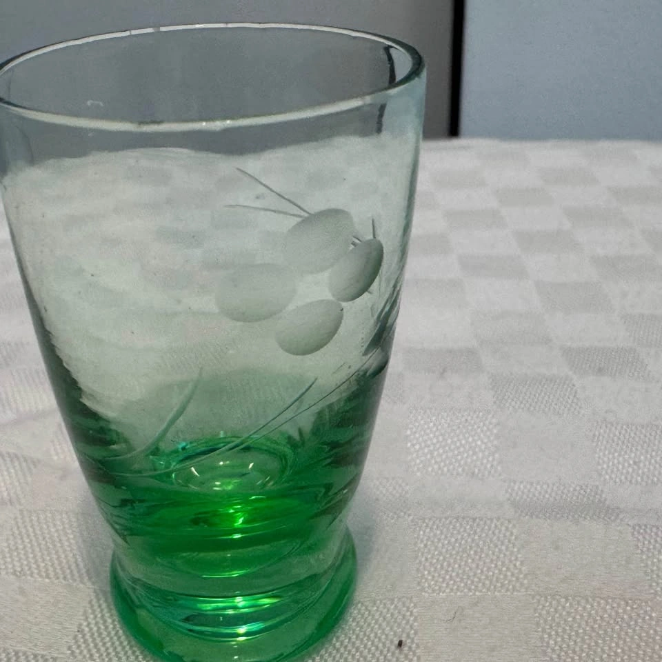 Vintage, tiny antique shot glass in green etched glass. - photo 4