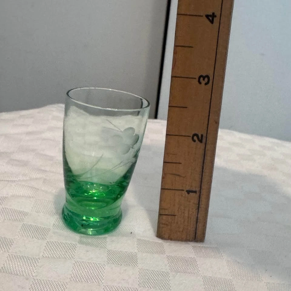 Vintage, tiny antique shot glass in green etched glass. - photo 5