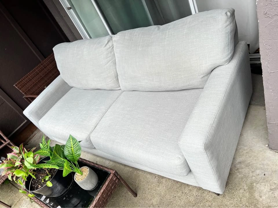 DELIVERY INCLUDED 🚚 Leon’s Grey Sofa Couch - photo 2