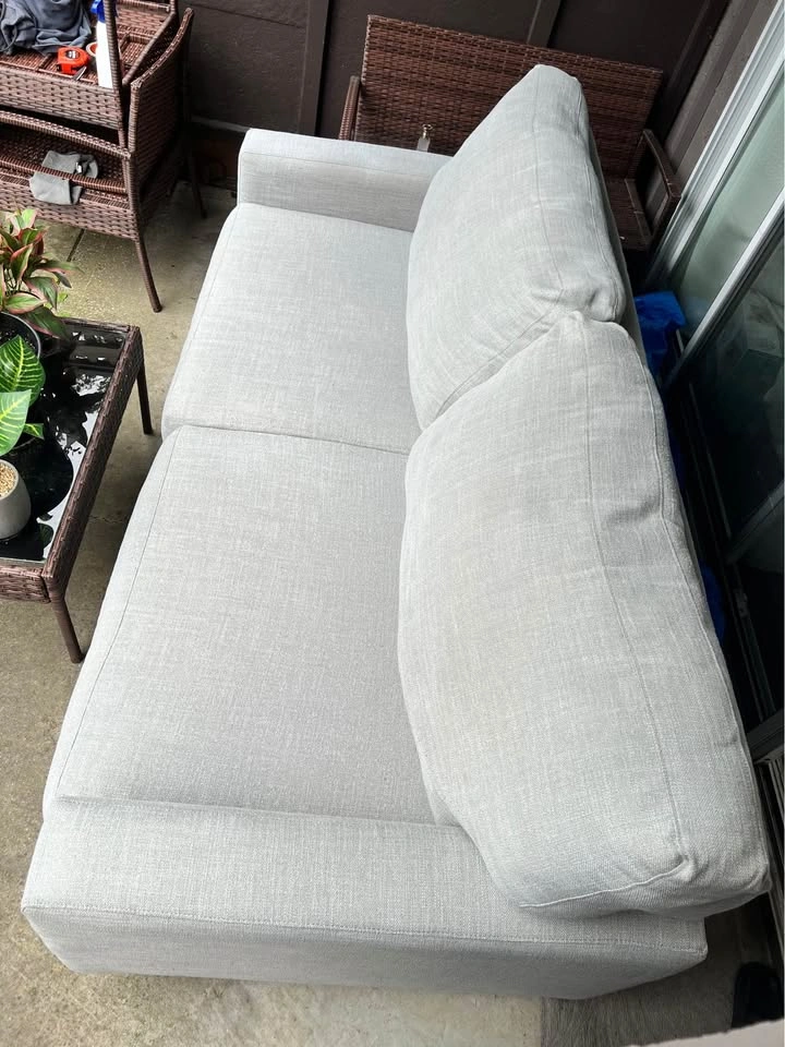 DELIVERY INCLUDED 🚚 Leon’s Grey Sofa Couch - photo 3