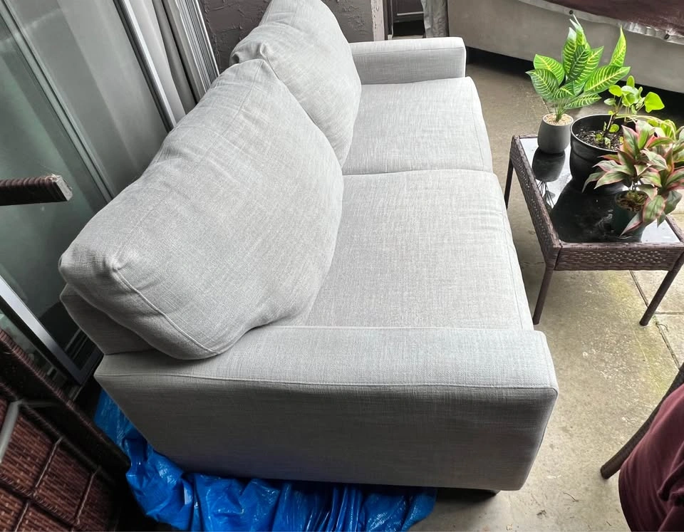 DELIVERY INCLUDED 🚚 Leon’s Grey Sofa Couch - photo 4