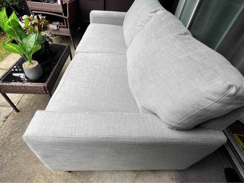 DELIVERY INCLUDED 🚚 Leon’s Grey Sofa Couch - photo 5