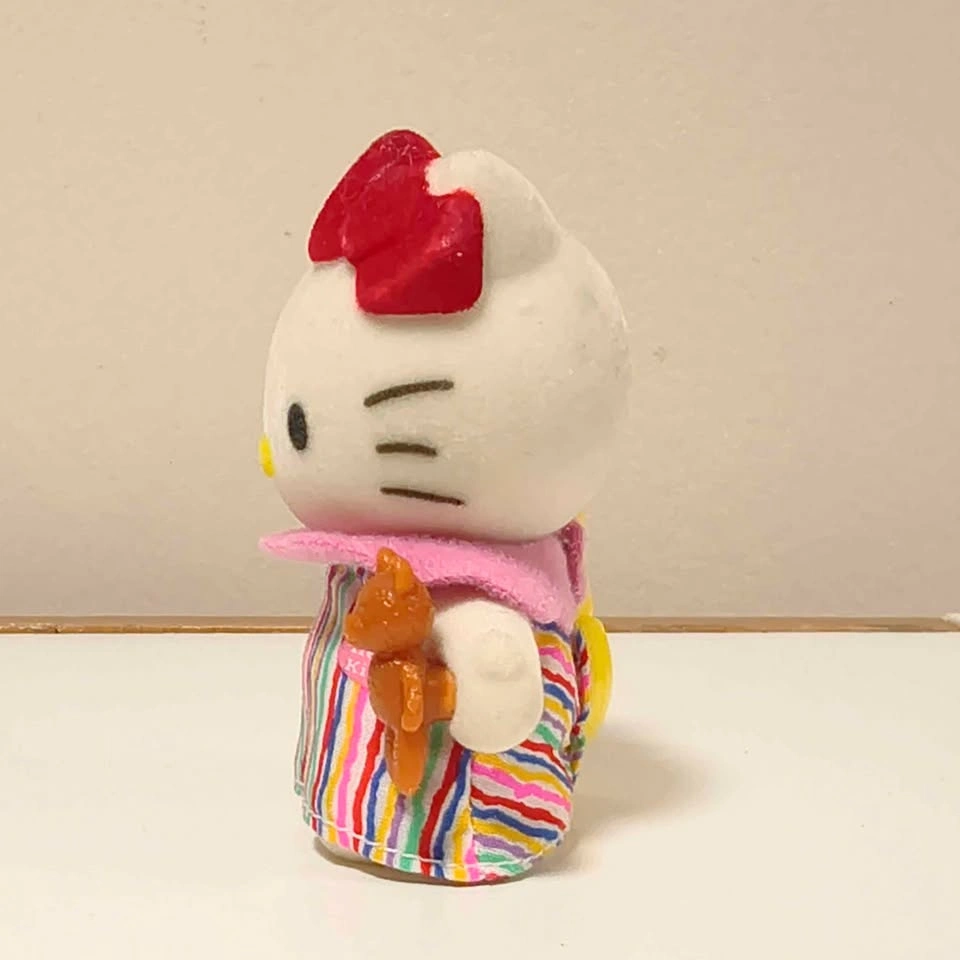 Hello Kitty Sanrio 2000 flocked figurine keychain - photo 2