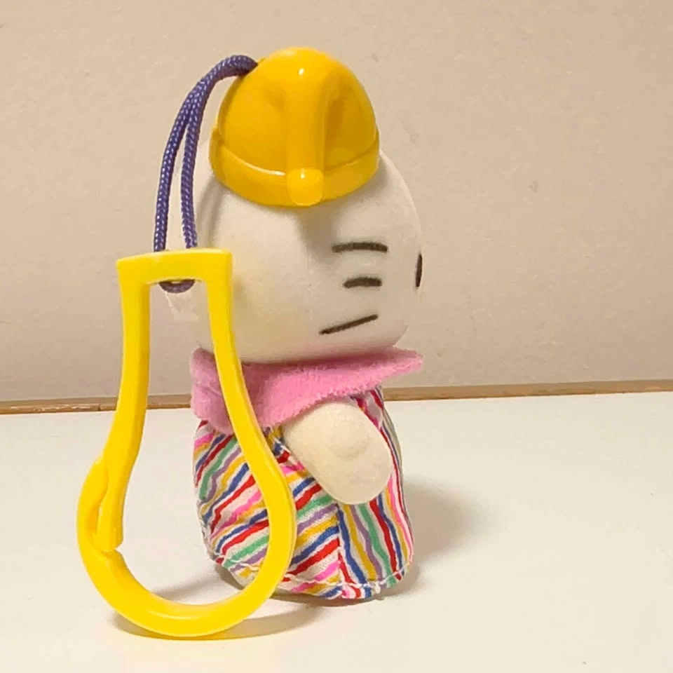 Hello Kitty Sanrio 2000 flocked figurine keychain - photo 3
