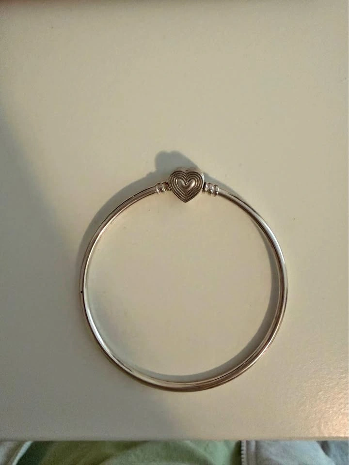 Pandora Radiating Heart Clasp Bangle – Sterling Silver