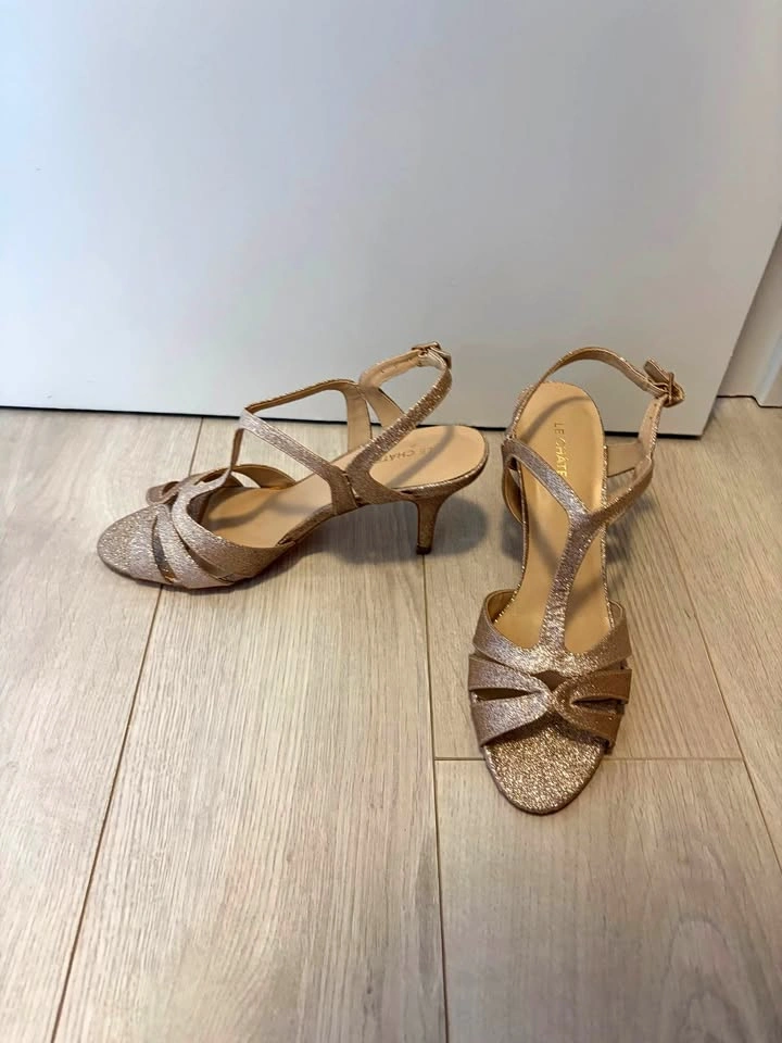 Le Château Rose Gold Glitter Heels – Size 8