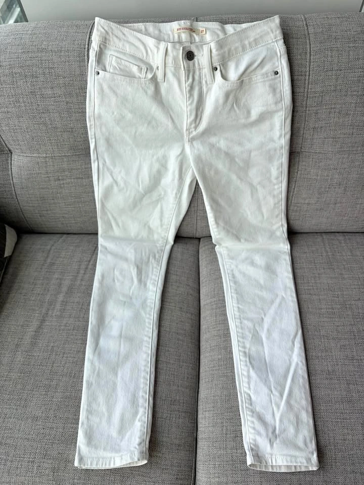 Levi’s 311 Shaping Skinny White Jeans – Size 27