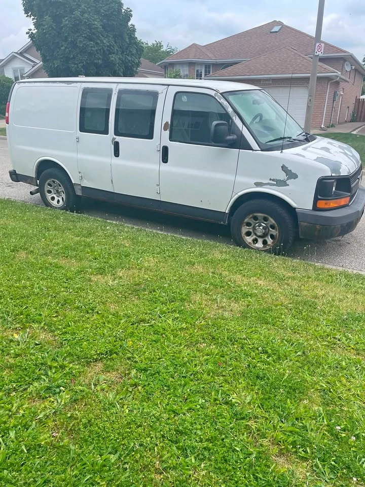 2009 Chevrolet Express Cargo Van 1500