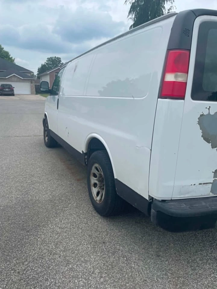 2009 Chevrolet Express Cargo Van 1500 - photo 5