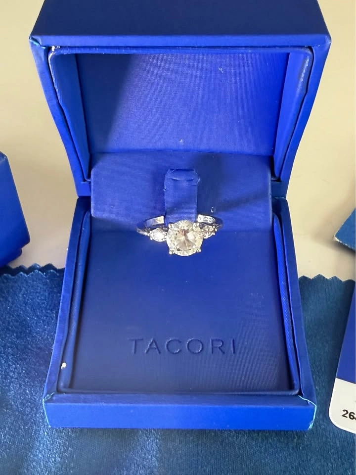 Tacori 18K White Gold Round Diamond Engagement Ring Size 7.5 - photo 3