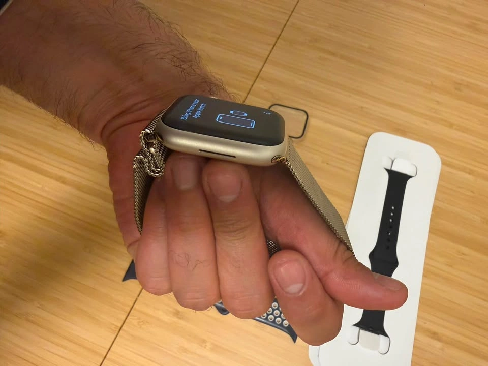 Apple Watch Series 7 45mm - Bands & Charger Included - photo 4