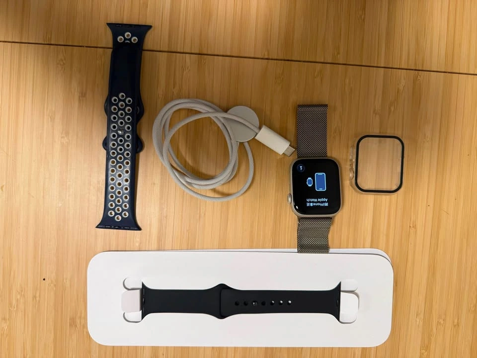 Apple Watch Series 7 45mm - Bands & Charger Included - photo 5
