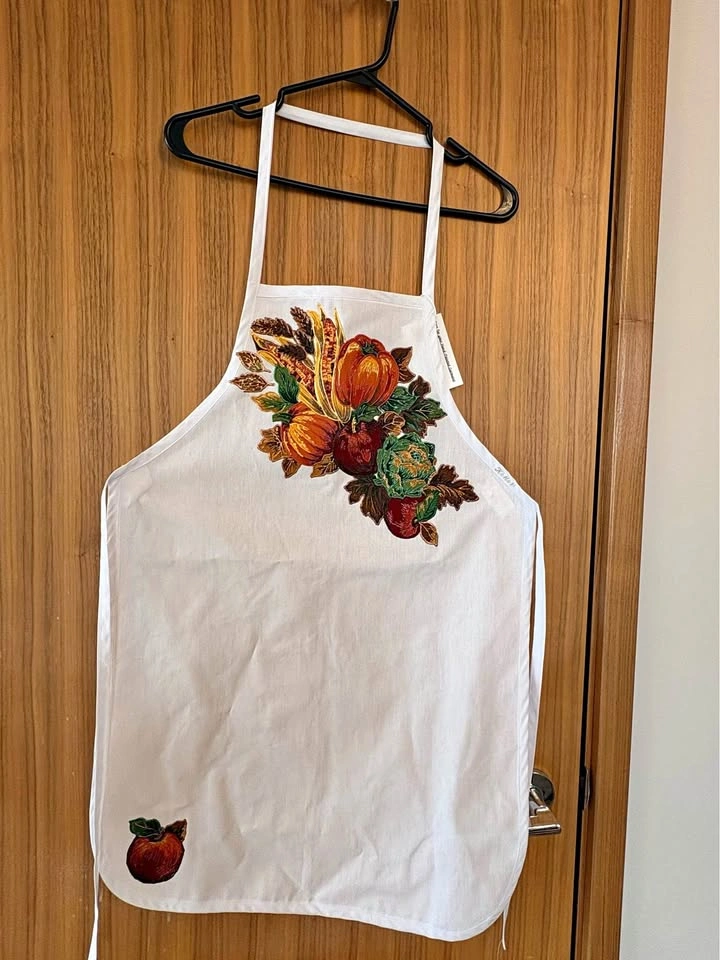 White Harvest Apron - Hand-Painted Style