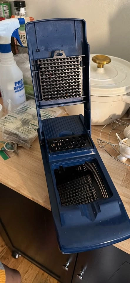 Free Vegetable Chopper with two grids - photo 2