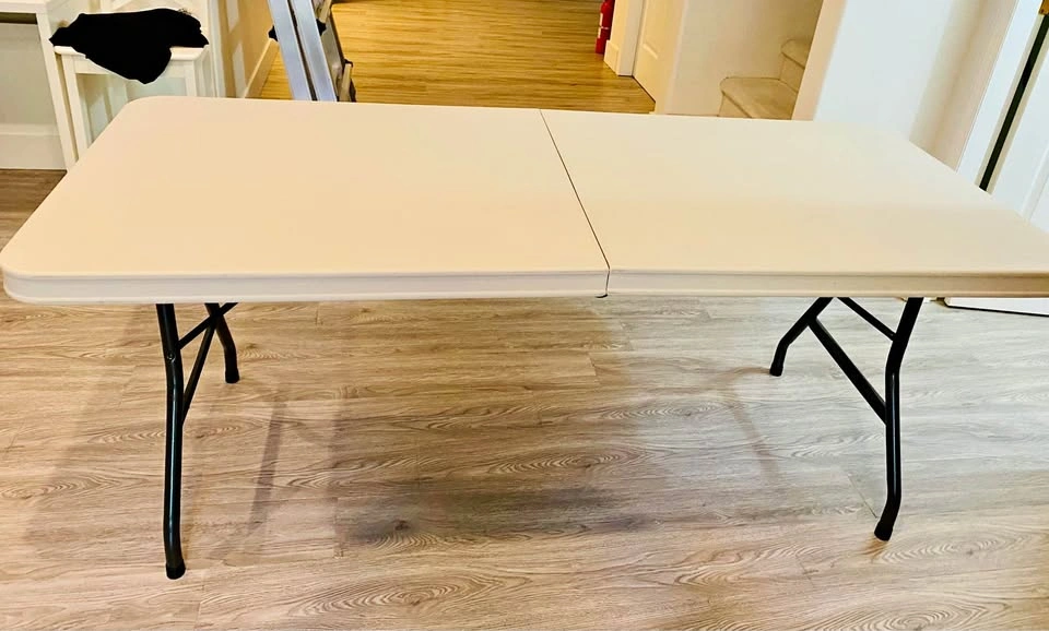 6 FT FOLDABLE TABLE - LIKE NEW!