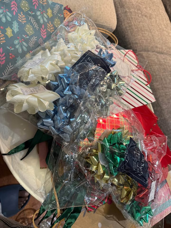 🎁 Holiday Gift Wrap Bundle – Only $30 for - photo 2