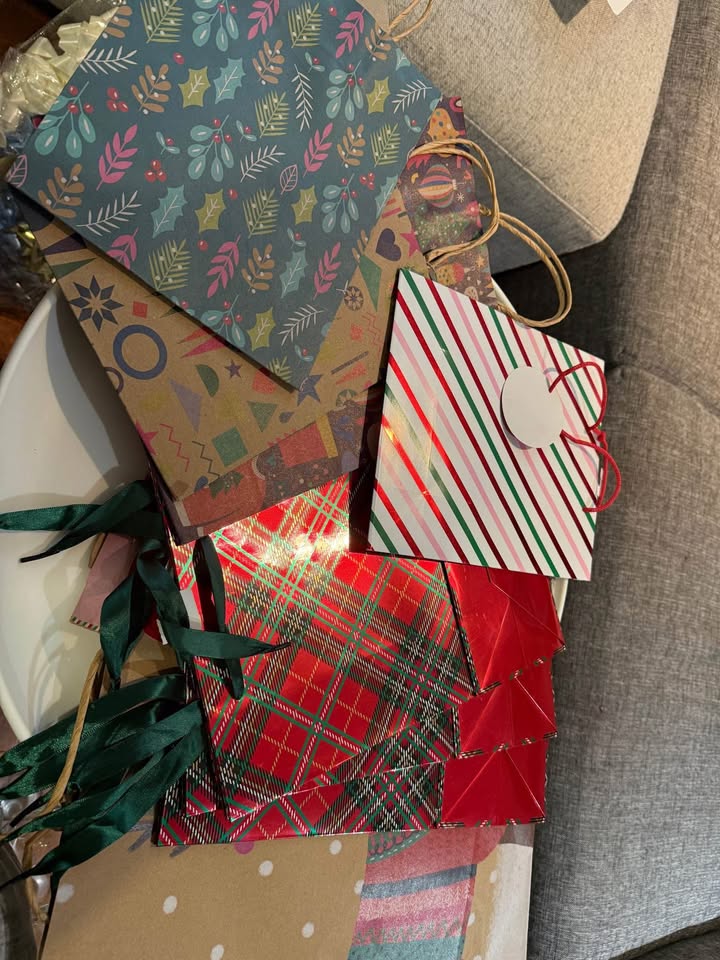🎁 Holiday Gift Wrap Bundle – Only $30 for - photo 3