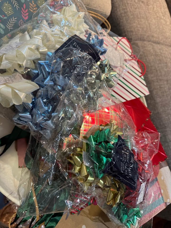 🎁 Holiday Gift Wrap Bundle – Only $30 for - photo 4