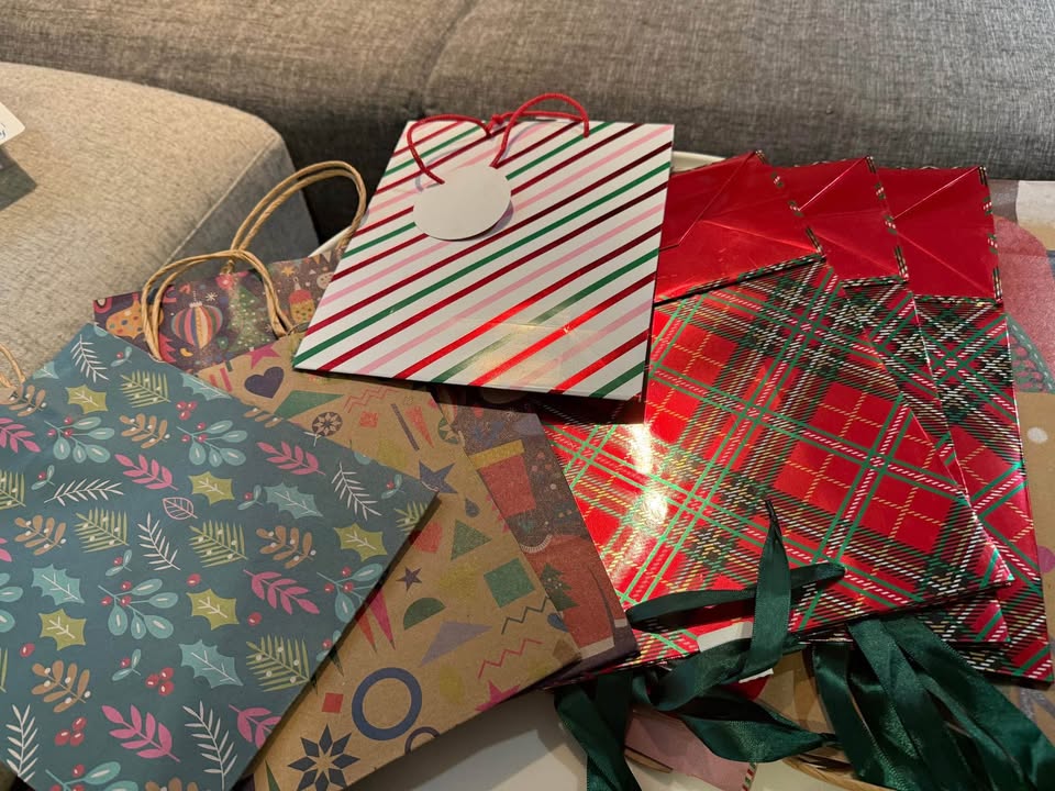 🎁 Holiday Gift Wrap Bundle – Only $30 for - photo 5