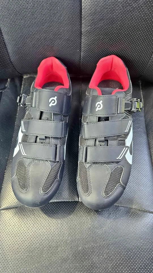 Peloton cycling shoes size 43