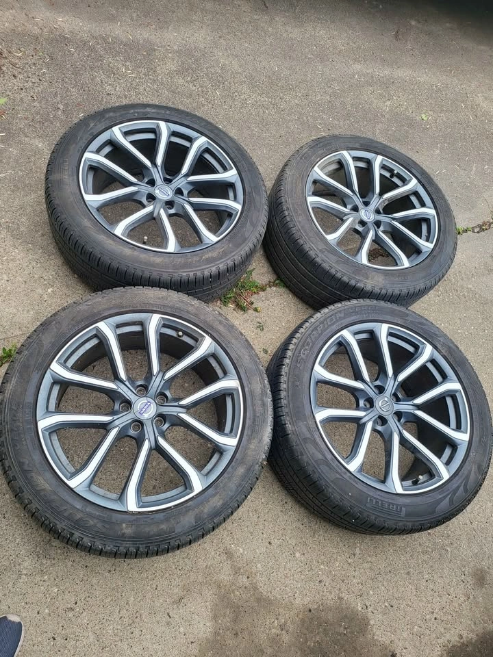 Volvo XC90 rims on 275 45 20 pirelli tires