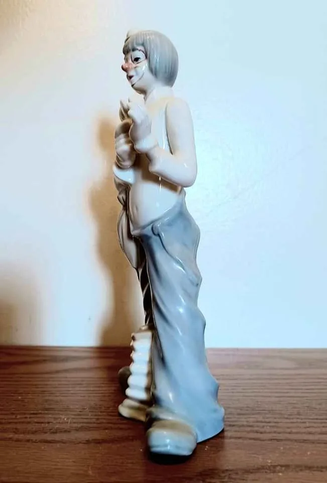 Tall Tengra Hand Crafted Clown Sculpture image indicator(3)