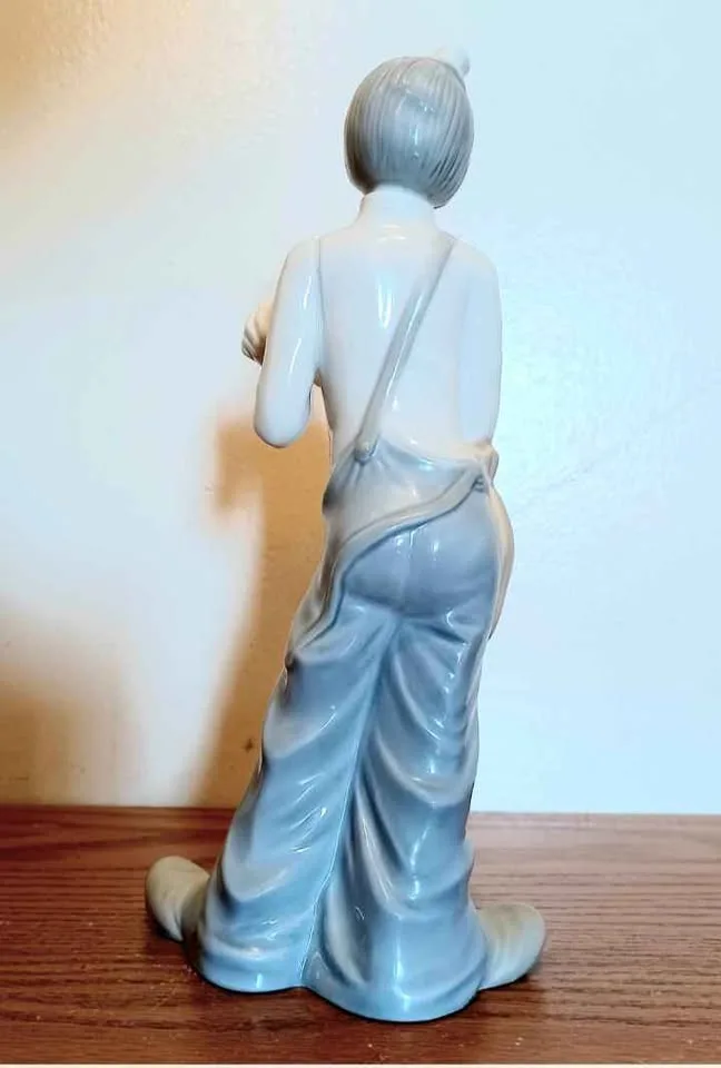 Tall Tengra Hand Crafted Clown Sculpture image indicator(4)