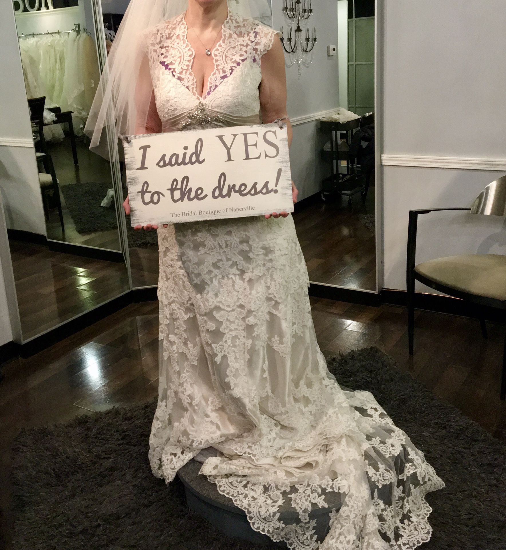 Lace wedding dress never worn never altered - photo 2