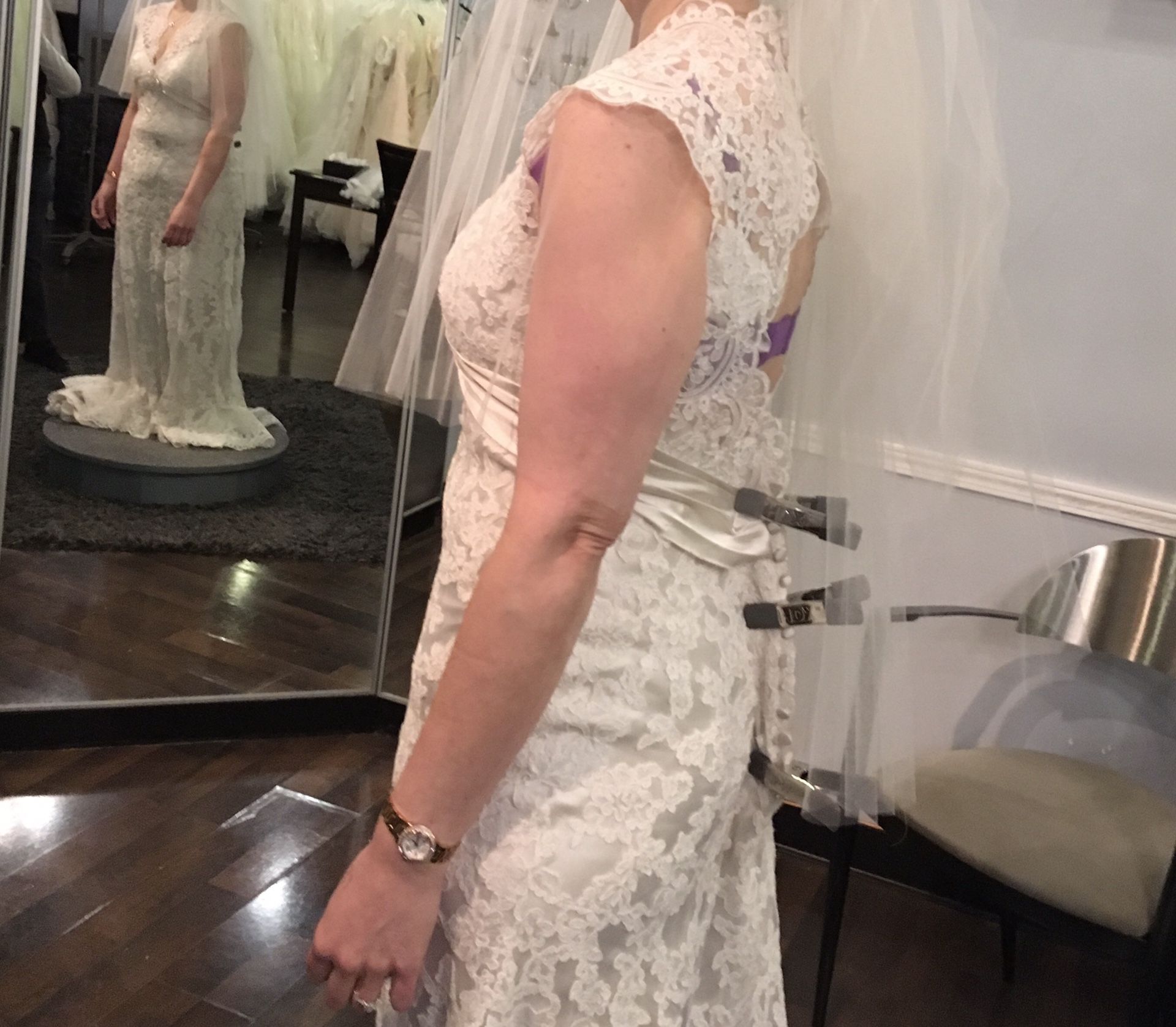 Lace wedding dress never worn never altered - photo 3