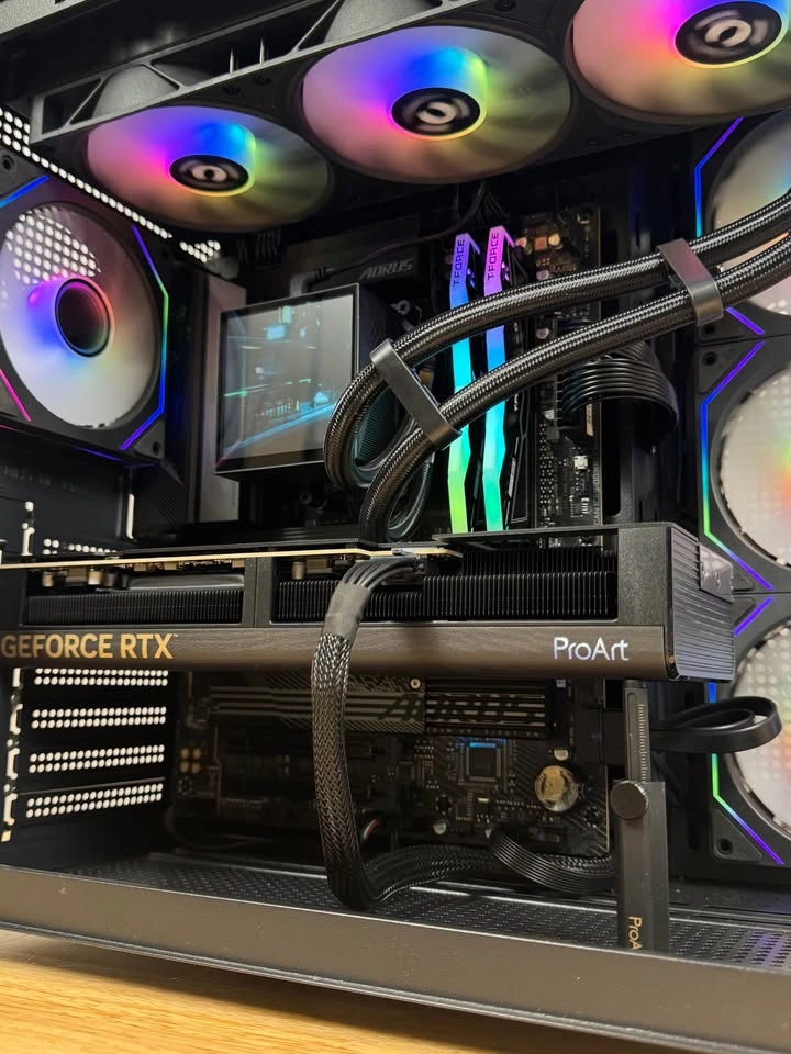Ryzen 9800x3D | RTX 5070 Ti Pro Art | 32GB DDR5 | 1TB SSD - Gami - photo 4