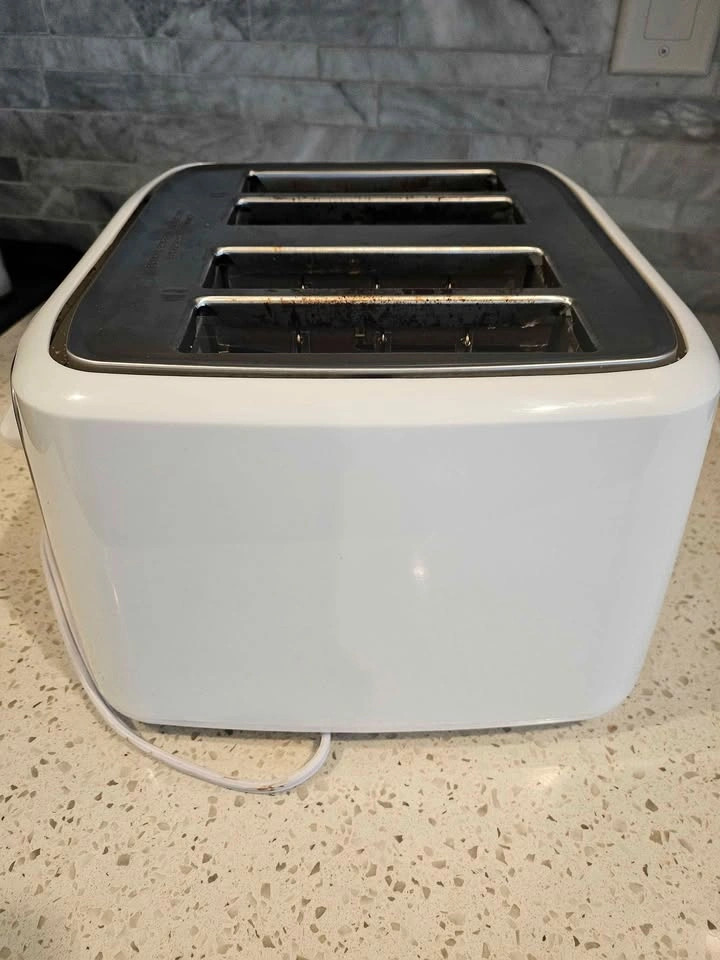 4-Slice Toaster - photo 3