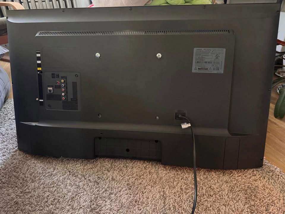 Samsung 36” Smart TV - photo 3