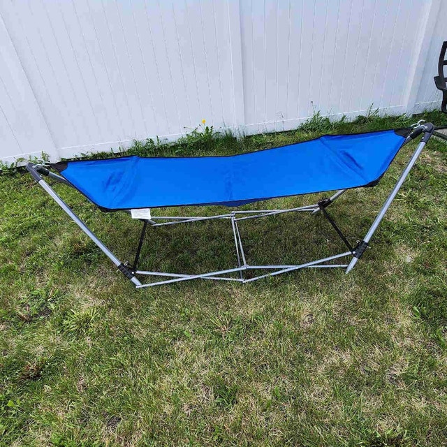 Portable Folding Hammock – Easy Setup, No Trees Needed!